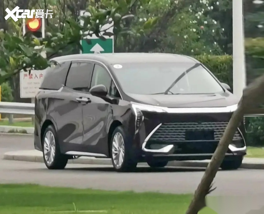还看什么埃尔法？别克GL8世纪实车曝光，外观超大气、内饰超豪华