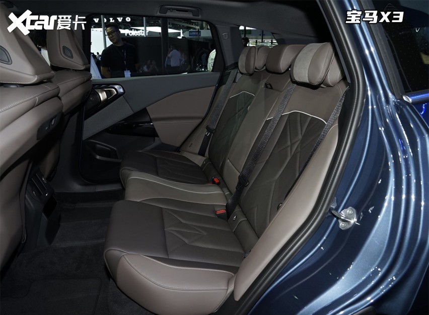 30万预算买SUV，选电还是选油？蔚来ES6对比宝马X3