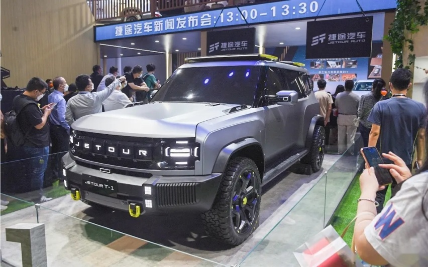 成都车展上路虎全新一代揽胜运动版开启预售、全新欧蓝德开启盲订…