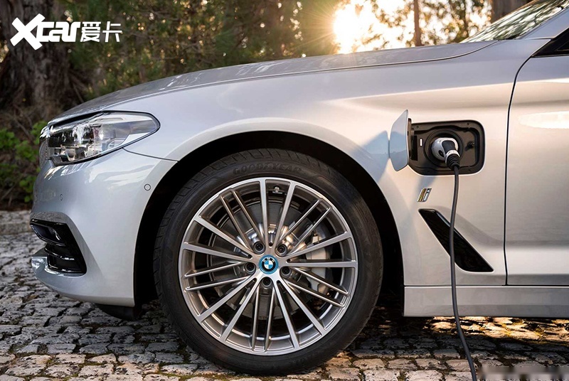 bmw-530e-priced-from-51-400-in-us-best-value-in-its-5-series-lineup.jpg