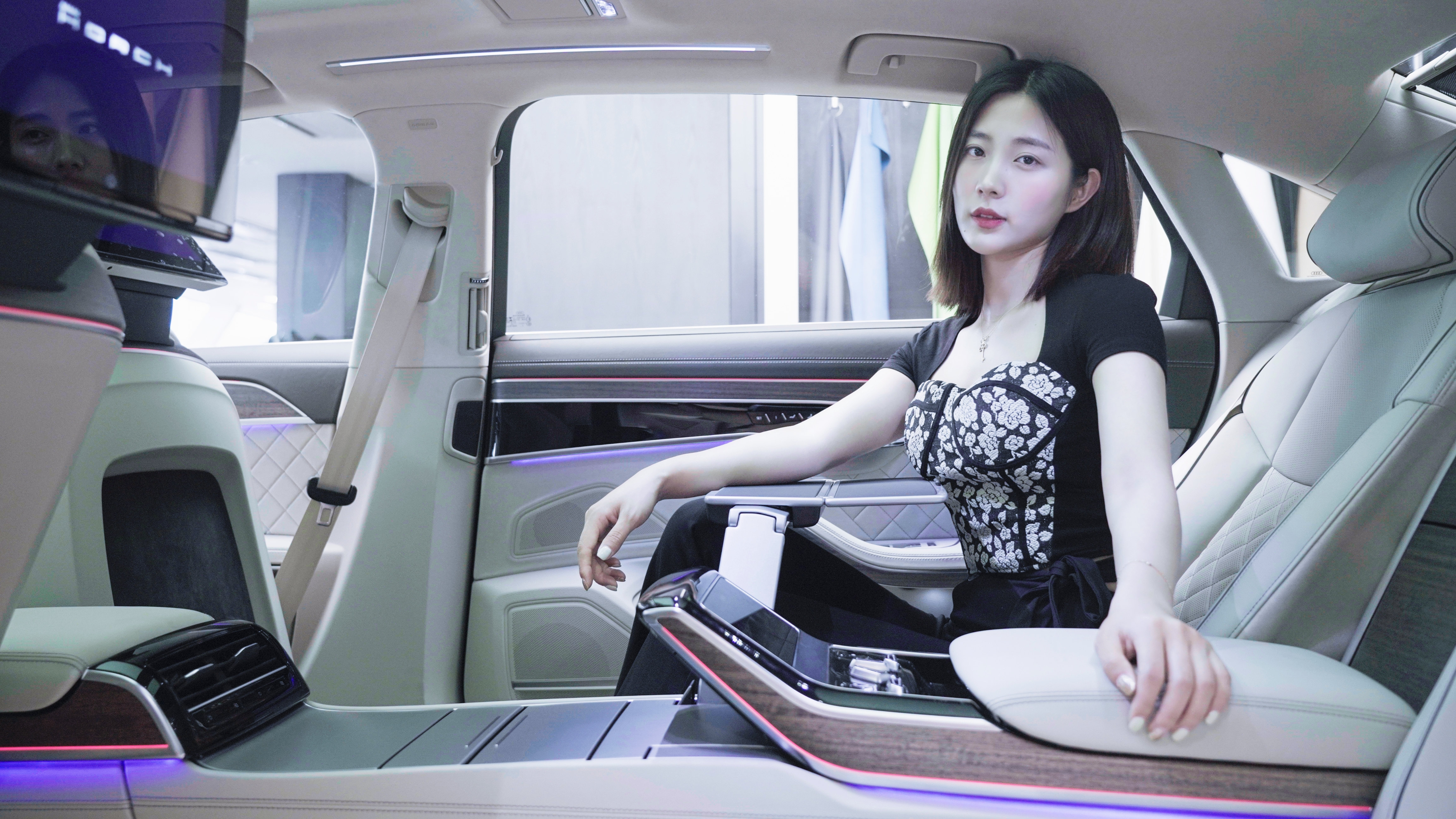 抢先体验奥迪A8L Horch：坐上它的后排，还买什么迈巴赫S？