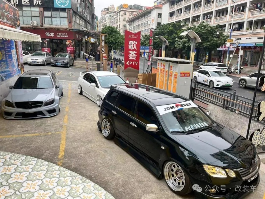 宽体姿态风的初代三菱欧蓝德，铁轮毂也能玩的如此帅？