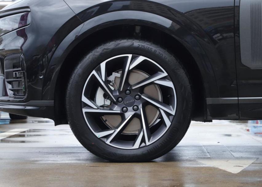 有沃尔沃XC90的影子，40万以内无对手，领克09有点强