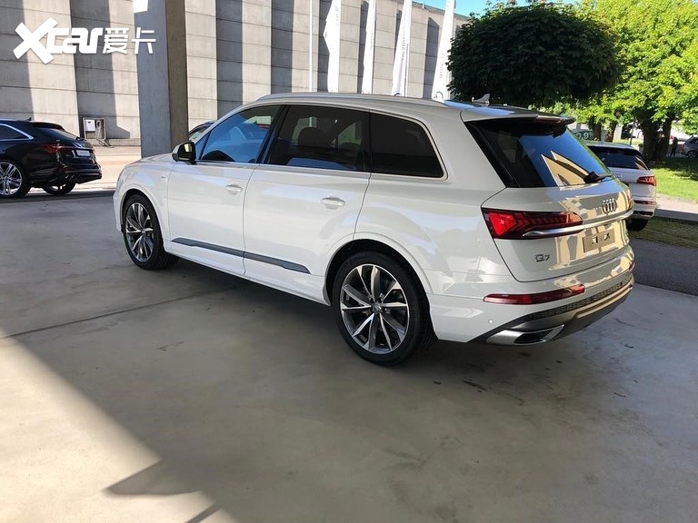精致大气的设计 新款奥迪Q7实车