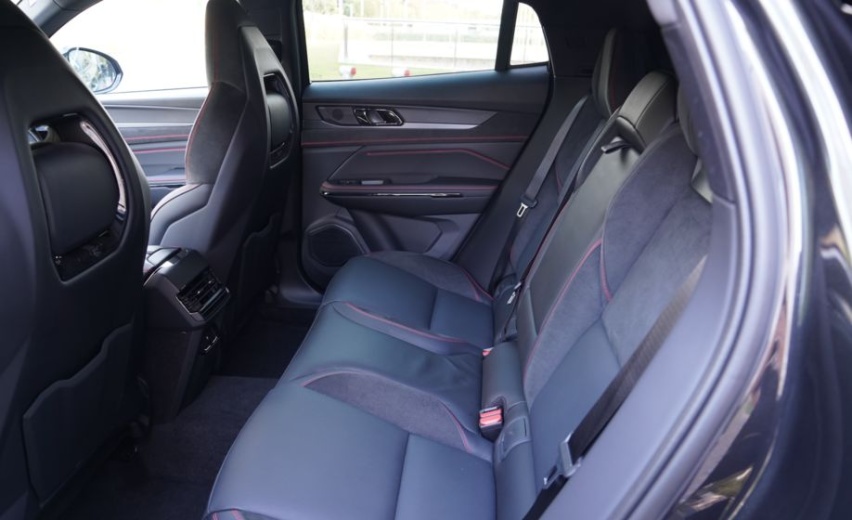 最新车讯：特斯拉Model 3获补贴，领克05正式亮相！
