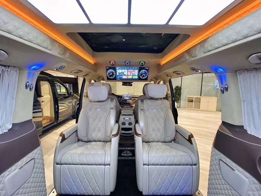 奔驰迈巴赫VS680高顶商务车