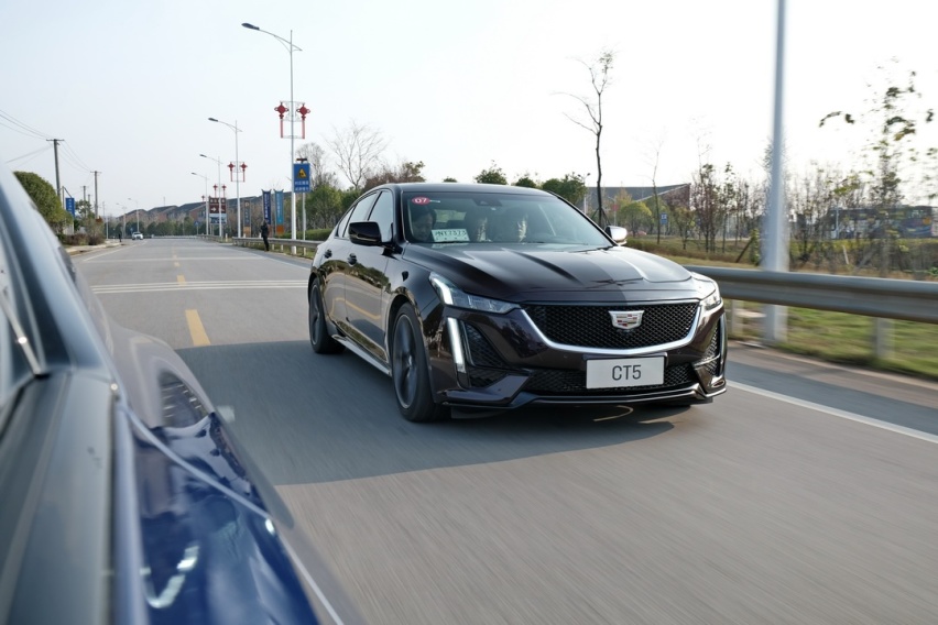 全系2.0T+10AT，车长4米9，这台全新中型车竟这么爽！