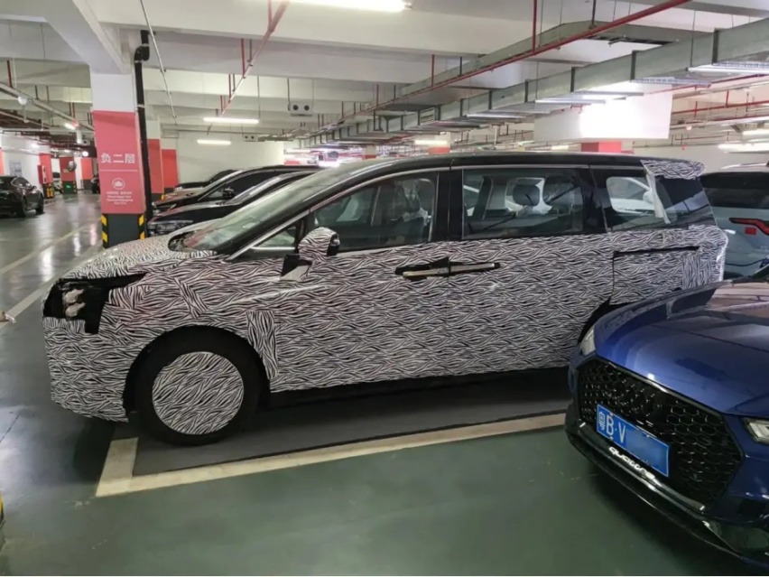【e汽车】全新一代传祺M6实车谍照曝光