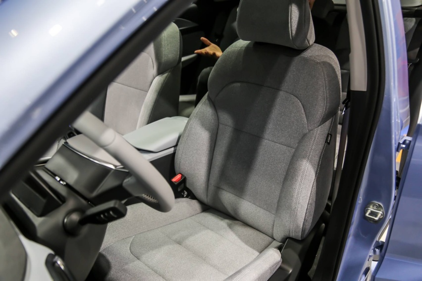定位紧凑型纯电动 SUV 深港澳车展实拍几何 C