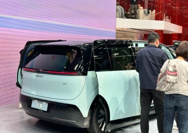 极氪丨极氪MIX宝宝巴士MPV，实际上是跨界的SUV？