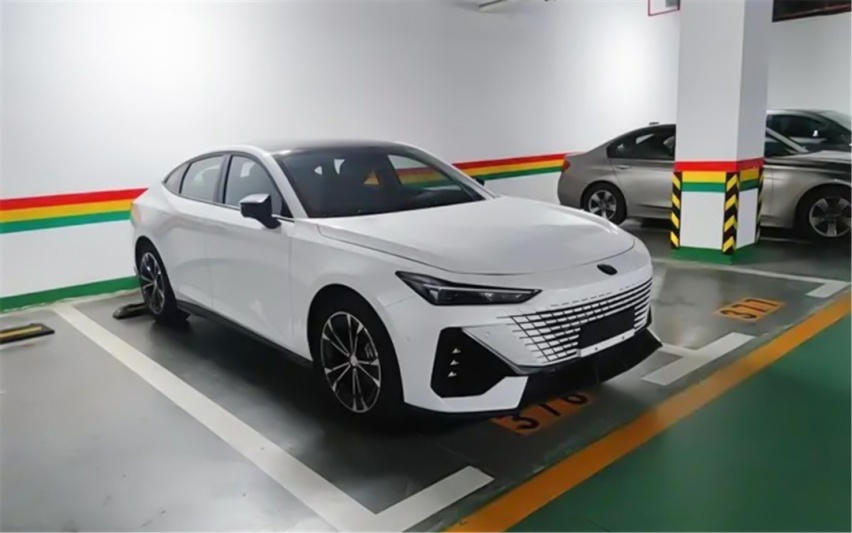 大溜背设计，造型很A7，长安UNI-V实车曝光！