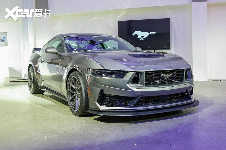 98万起询底价近日福特mustang推出一款新增车型——福特mustang dark