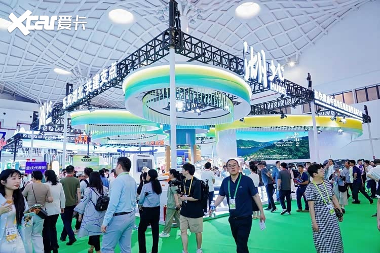 岚图汽车亮相第六届消博会 岚图泰山点燃消费热情