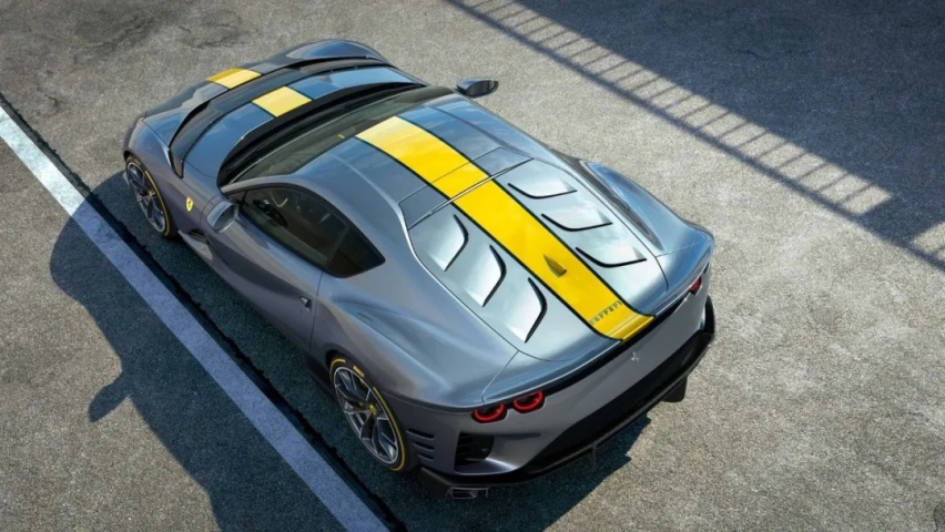 法拉利812高性能特别版或命名competizione
