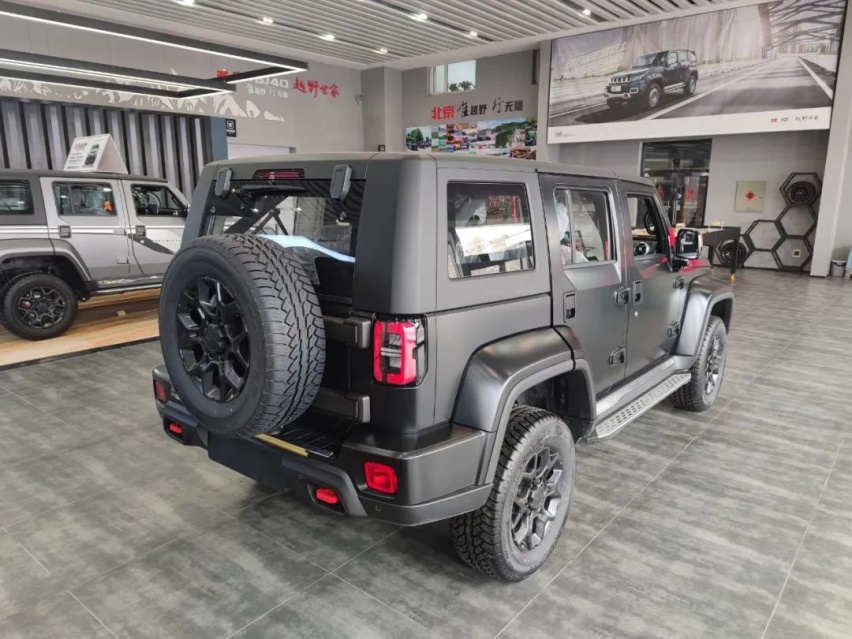 油耗仅8.5L，BJ40打出柴油牌，抢坦克300生意？