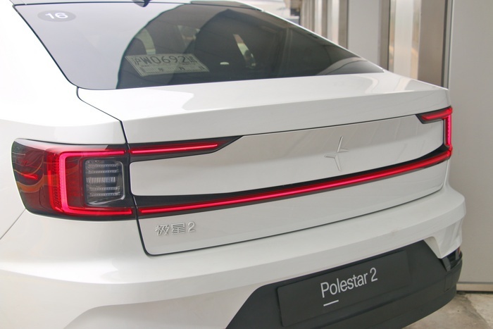极星 2 来了，但我说它不是特斯拉Model 3的对手