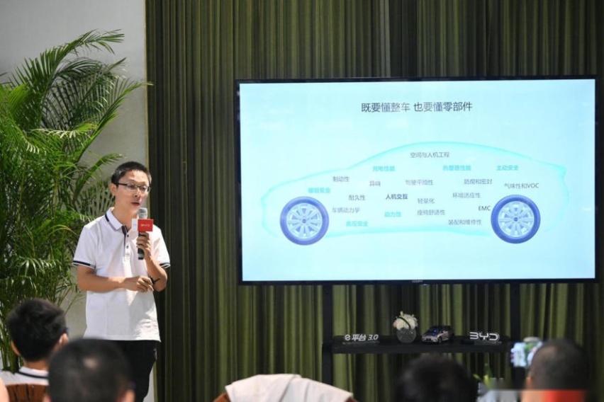 比亚迪现在的销量靠刀片电池，未来的销量得靠它——e平台3.0