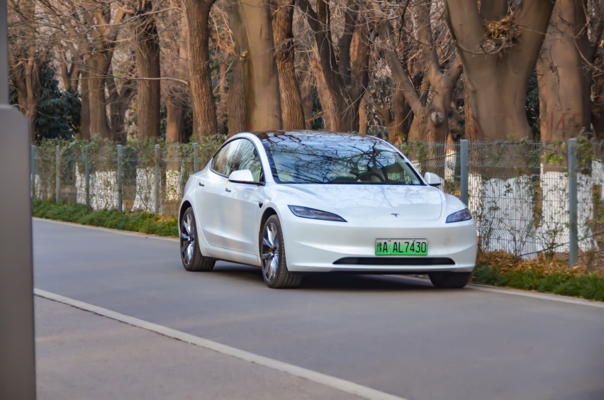 实拍实测“全民公敌”新款特斯拉Model 3 仍傲视群雄还是已泯然于众