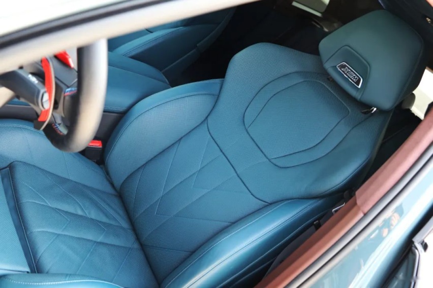 为何创新BMW XM是高性能电动豪华的未来？全方位体验后找到了答案