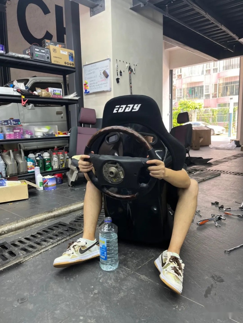福克斯粉改装大众高尔夫MK4，还有个一起玩车的女朋友？