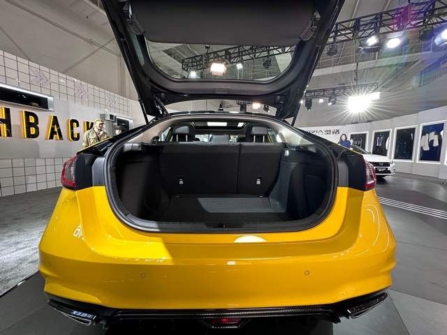 试驾型格HATCHBACK，彰显年轻人个性的潮玩新宠