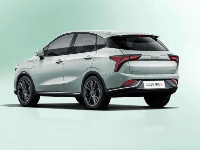 7万多能买到的纯电小型SUV，有哪些配置？让哪吒V告诉你