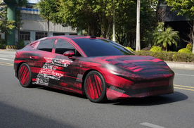 方程豹首款轿车“镁”曝光！纵置DMO+电四驱，或20万起售