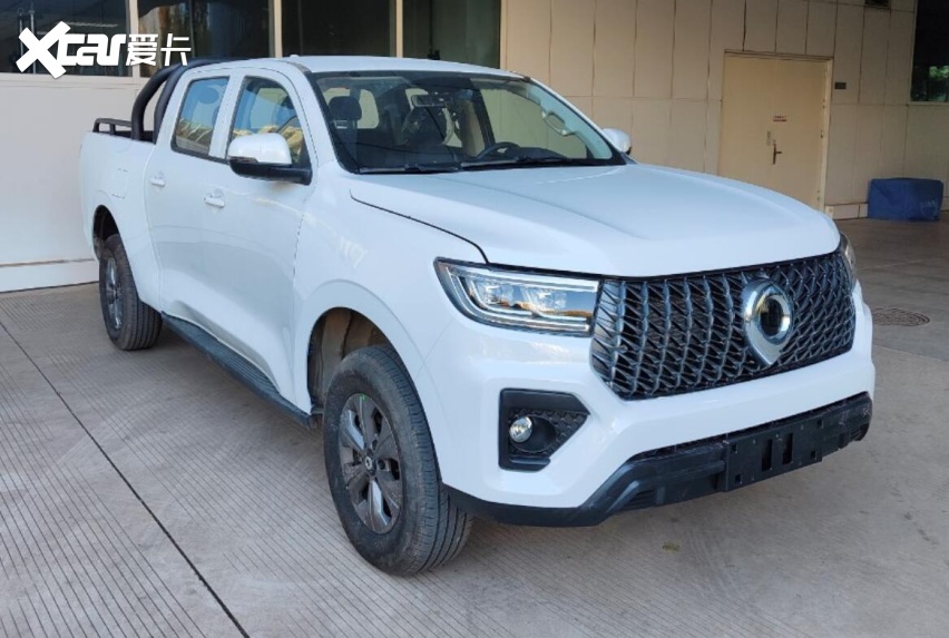 新款长城炮乘用版实车街拍,前脸更霸气,换坦克300挡把 悬浮大屏