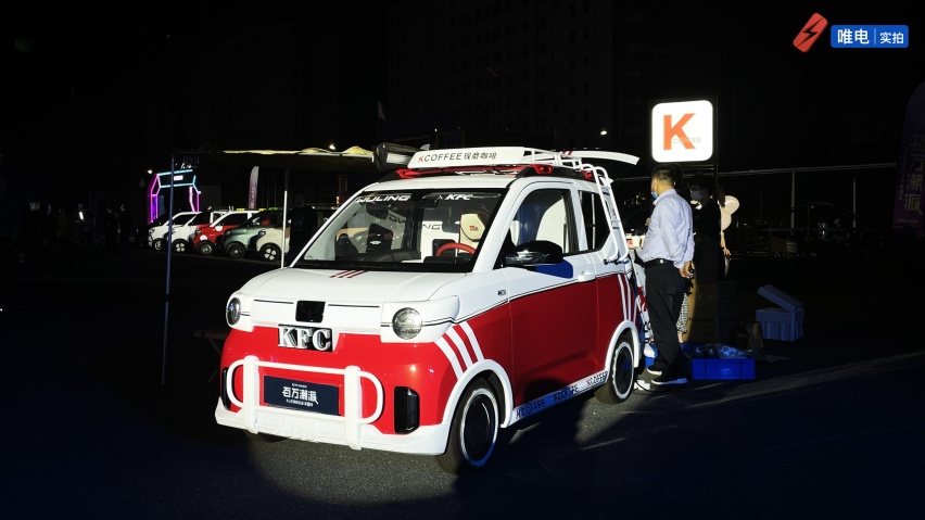 除了9.99万元的宏光MINI敞篷上市，盛典的改装车、快充也值得看看