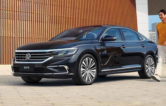 奔驰祭出S级、奥迪狂发RS，面对Model Y，宝马：我拼了