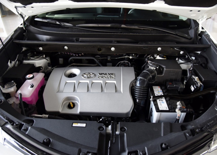 老款荣放RAV4，轴距2660mm，2.0L自吸配合CVT
