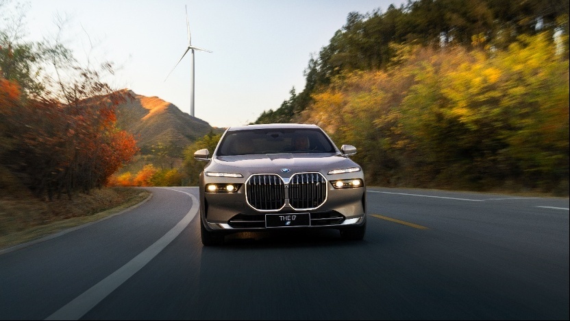 驾控还得是宝马，BMW i7奏响电动时代纯粹驾趣最强音