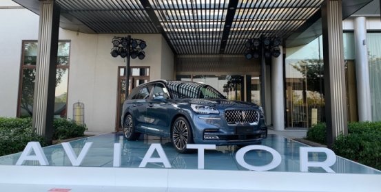 全系标配3.0T V6发动机——陆地上的“飞行器”