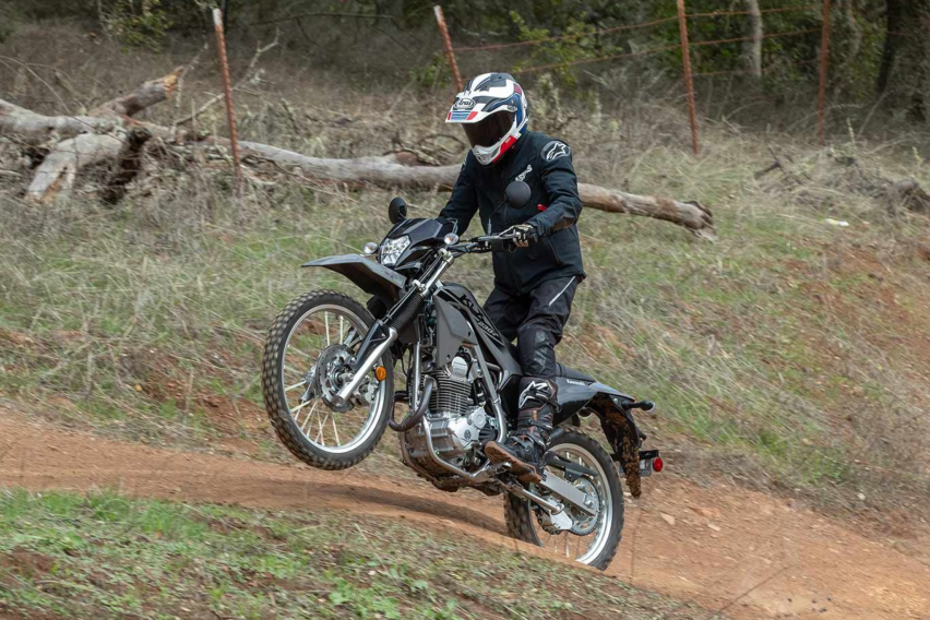 2023款川崎KLX230 详解，动力减震同时调整，对越野新手更为友好