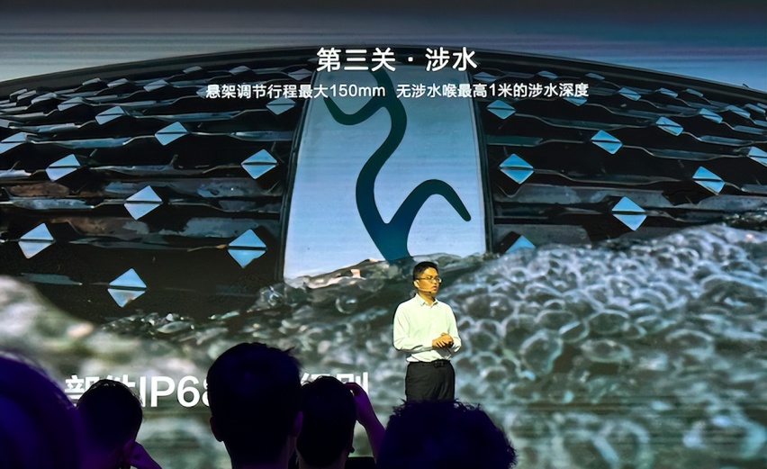 刚柔并济的云辇P技术平台，如何助力仰望U8走得更远