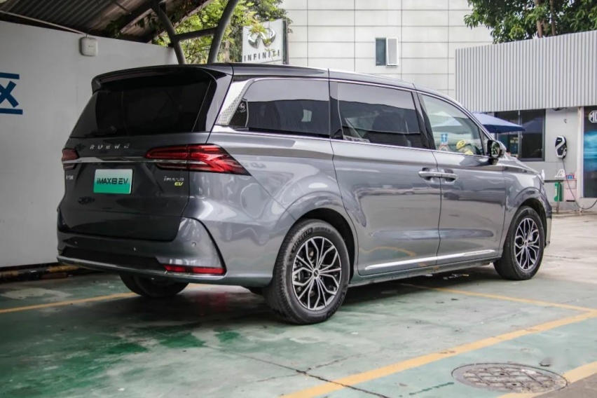 高颜值纯电MPV，荣威iMAX8 EV，家庭出行新选择！