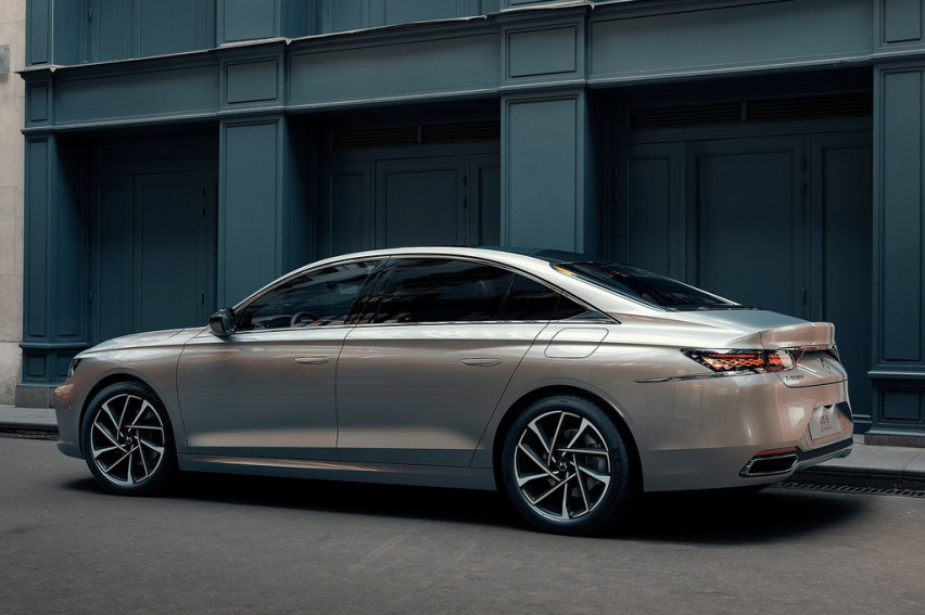 定位中大型轿车 DS 9发布今年内上市