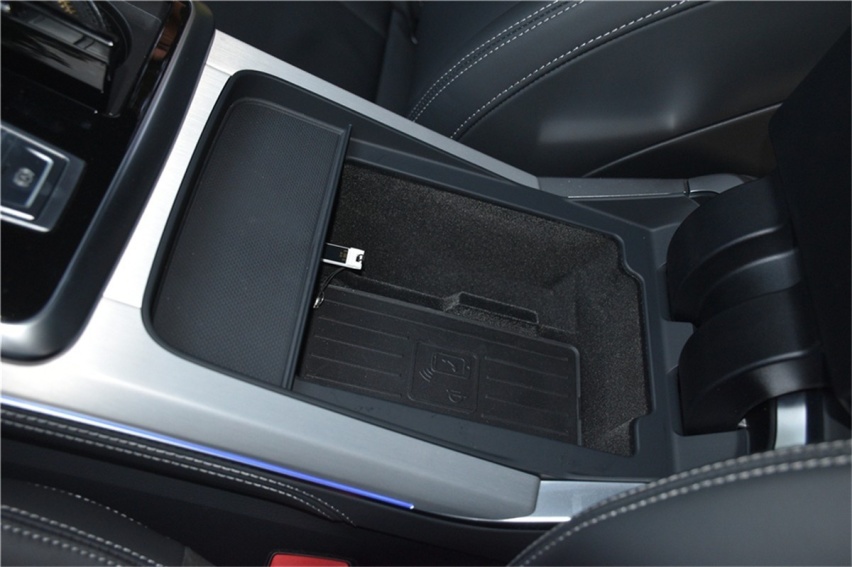 百万级Coupe SUV实拍对比 宝马X6和奥迪Q8谁更香？