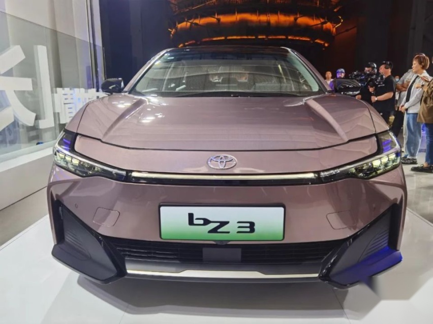 够卷！日系中型纯电轿车丰田bZ3，售16.98万起