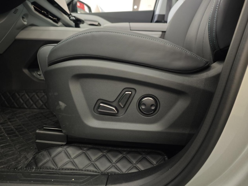 10万出头插混SUV，长安UNI-Z到店实拍，会比宋PLUS更香吗？