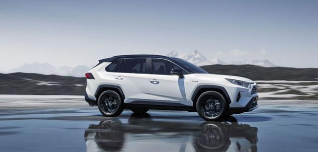美国公布上半年汽车销量成绩的前三名，丰田RAV4是最畅销SUV