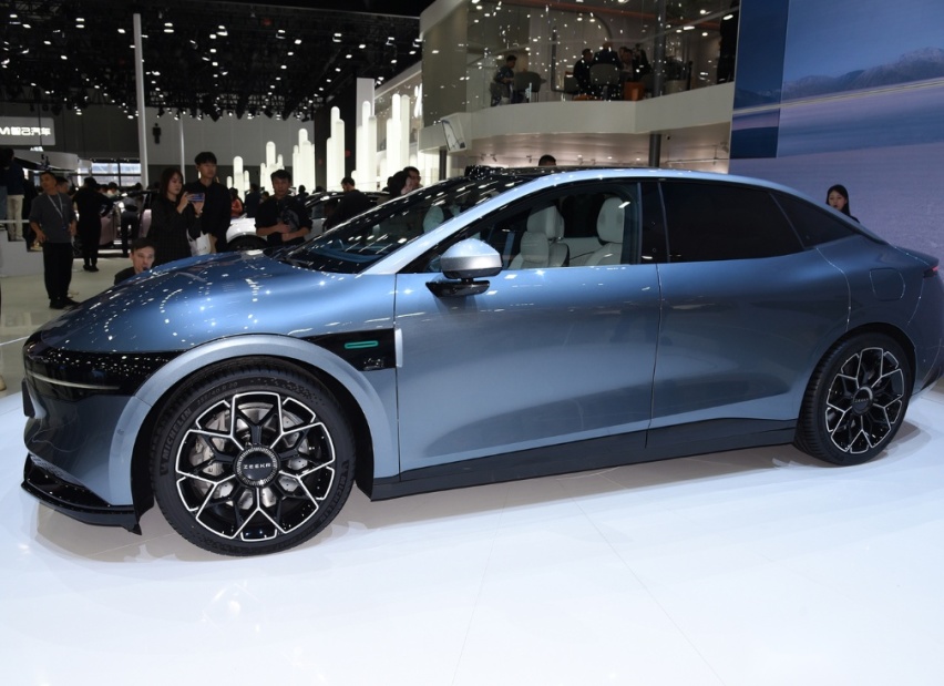 特斯拉Model 3迎来强敌，续航达870km，2.84秒破百