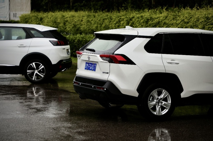紧凑型SUV“三国杀”：4008VS RAV4 VS途岳