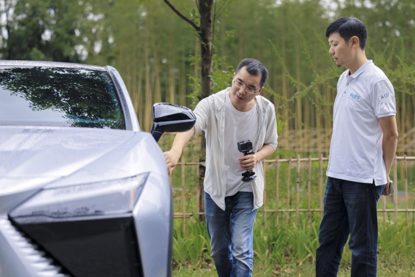 试驾雷克萨斯RZ：你们继续卷配置，我继续卷舒适