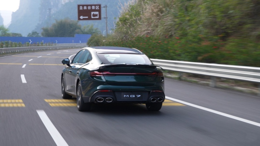 优雅的高级运动轿车 20万级别的“卷王”只有MG7