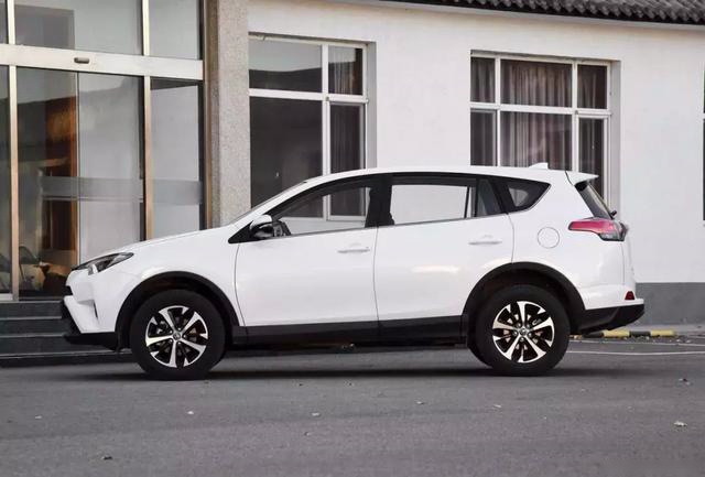钟观 | 当新生代遭遇老江湖，探岳与RAV4荣放谁更讨年轻消