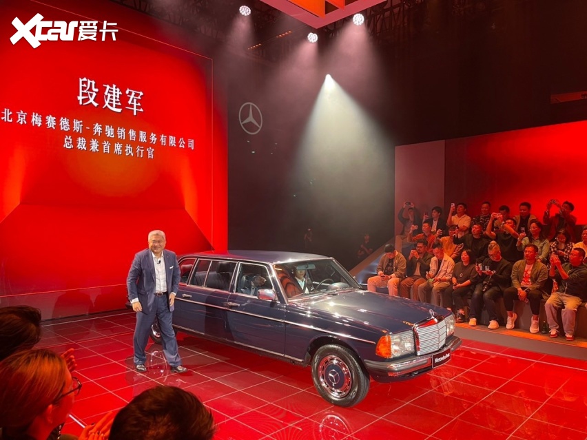 EQ大联屏+迈巴赫后排+领先智舱智驾，全新奔驰E级长轴版首发