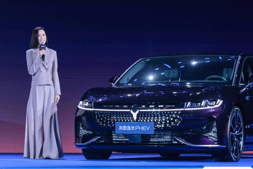 262km超长纯电续航 岚图追光PHEV 25.28万元起上市