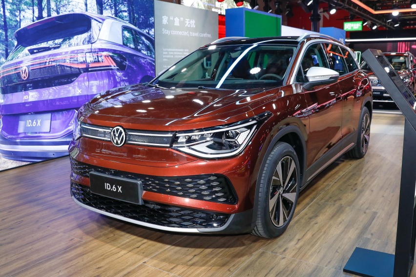 奥特能平台新车，别克Electra E5内饰曝光，6K弧面屏