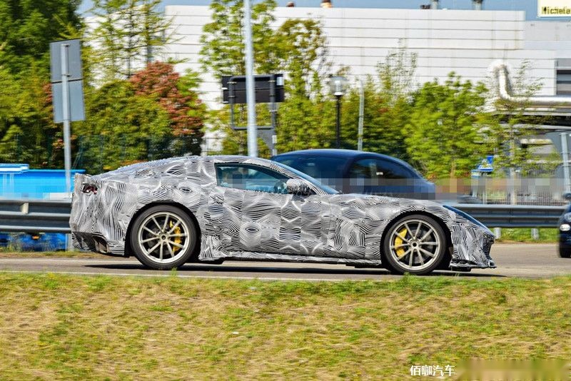 ferrari-812-versione-speciale-prototipo-camuflaje-fotos-espia-202177330-1618928488_11.jpg